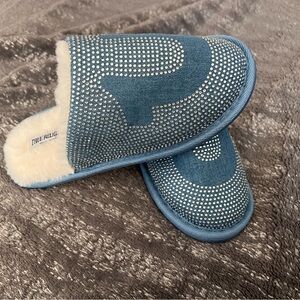 NWOT True Religion Slippers